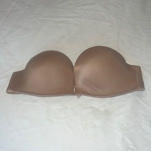 Victoria’s Secret bombshell push-up strapless bra